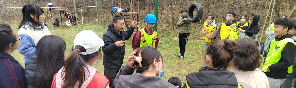 赌场老虎机
学生素质拓展活动顺利开展